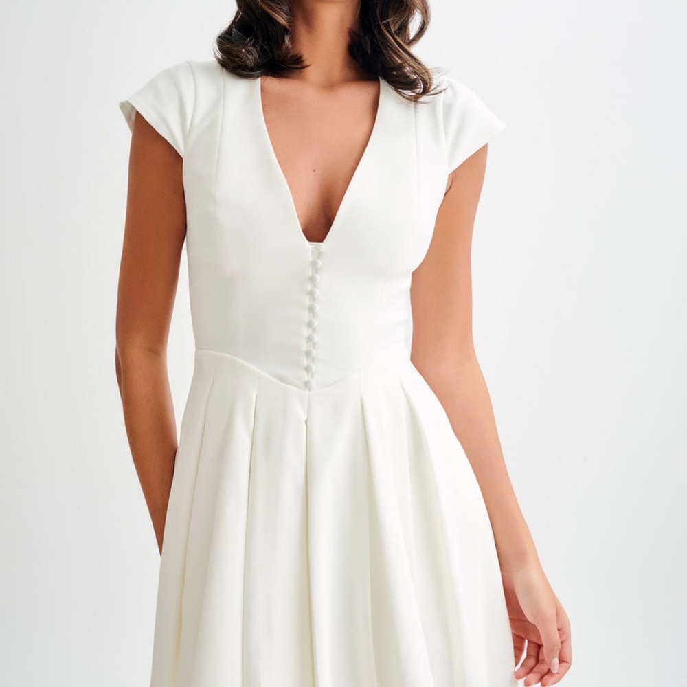 Elegant White Meshki Cap Sleeve Dress